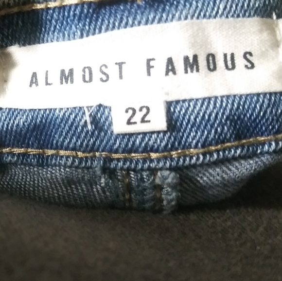 Almost Famous - Picture 3 of 6